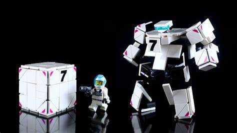 Genius LEGO Builder Created A LEGO Cube That Transforms Into A Posable Robot