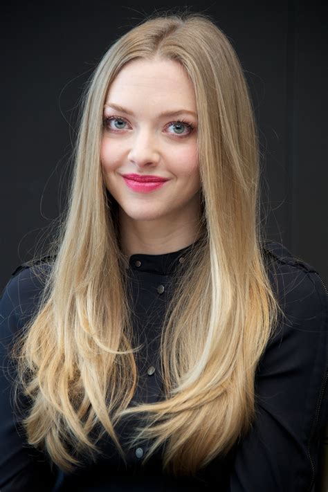 Amanda Seyfried Headshot