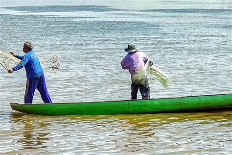 Diterjang Gelombang Tinggi Saat Menjala Ikan Nelayan Hilang Di Muara