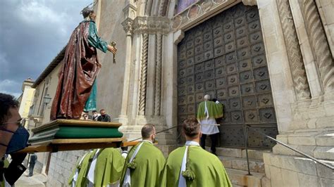 LA MADONNA CHE SCAPPA E LA STORIA DEI LAURETANI STASERA SU CANALE 13