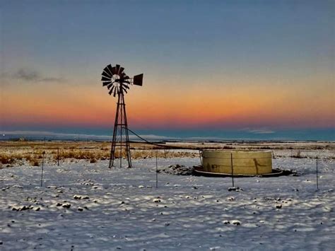 Pin By Sarah Flatt On Windmills Old Windmills Landscape Windmill