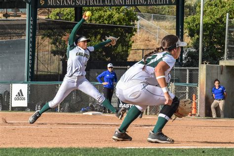 Softball Opens Season With 2 2 Record At Stacy Winsberg Memorial