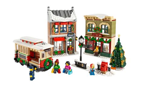 18 LEGO 10308 Holiday Main Street Winter Village Collection 2022 Set