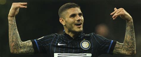 Une L Gende De L Inter Tape Du Poing Sur La Table Pour Icardi Foot