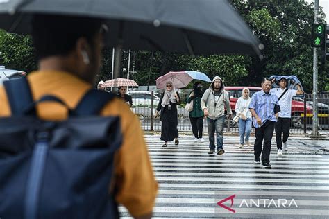 Bmkg Prakirakan Hujan Guyur Mayoritas Kota Besar Di Indonesia Antara News