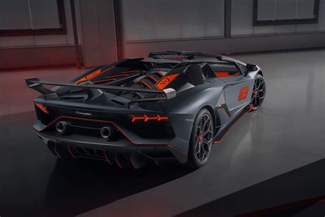 特別版狂牛現身 《lamborghini》推出《aventador Svj 63 Roadster》與《huracán Evo Gt