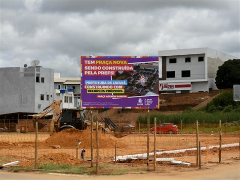 CACULÉ CONSTRUÇÃO DA PRAÇA AGENOR BOMFIM É INICIADA PELA SECRETARIA DE