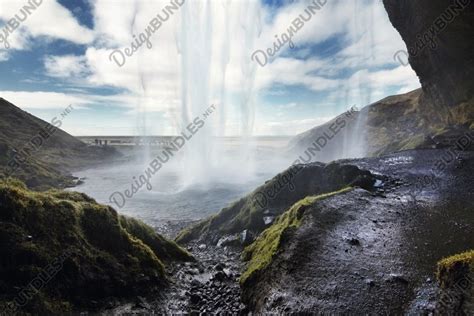 Seljalandsfoss waterfall (961804)