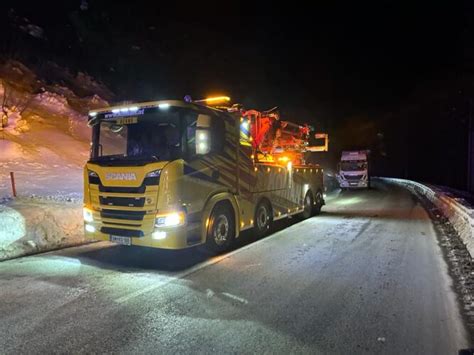 Sattelschlepper N He Brandhof H Ngen Geblieben Freiwillige Feuerwehr