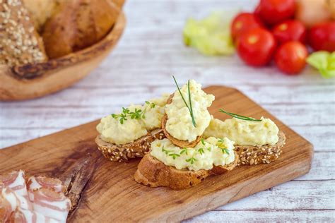 Crostini Di Pane Ai Semi Misti Con Crema Di Patate Romagnoli F Lli Spa