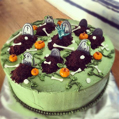 Graveyard Halloween Cake I Like The Little Bones Halloween Desserts