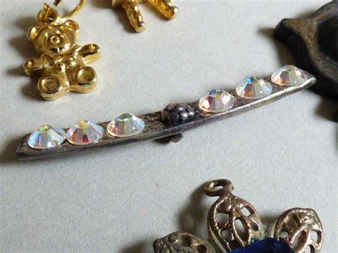 Lot Of 23 Mix Pendants Charms Rhinestons Mop Fish Heart Elephant Apple