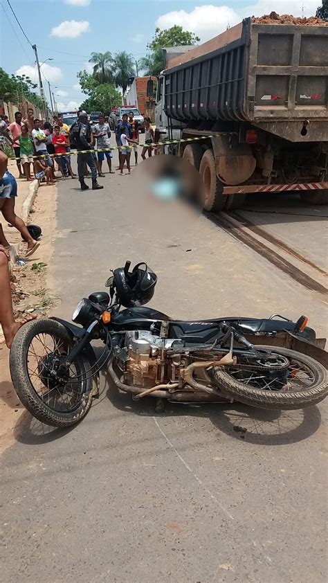 M E E Beb Que Estavam Em Moto S O Atropelados Por Caminh O E Morrem Em