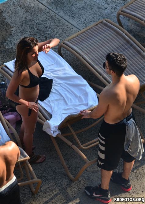 Dulce Mar A Tomando Sol Joe Jonas No Hotel Princess Em Acapulco