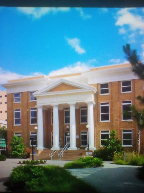 Finding your way through the Manatee County Courthouse halls 5