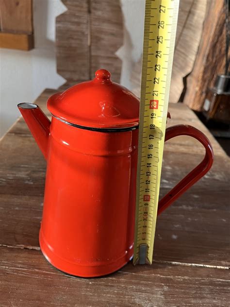 Cafetière en tôle émaillée rouge