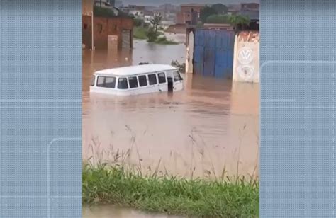 Ribeira Do Pombal Chuva Deixa Fam Lias Desabrigadas Abre Crateras E