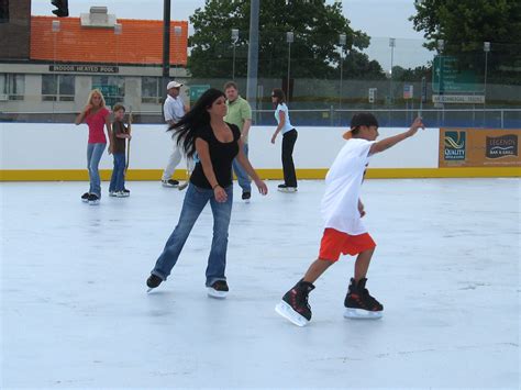 File:Synthetic Ice Skating Rink.jpg - Wikipedia