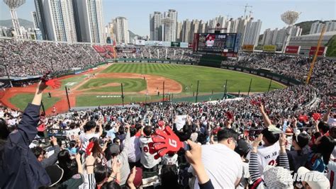 역대 5번째로 빠른 속도 Kbo리그 200만 관중 돌파롯데 돌풍도 한몫 네이트 스포츠