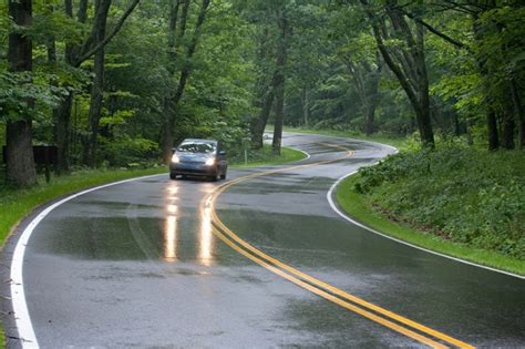 5 Safety Tips To Drive On The Slippery Roads