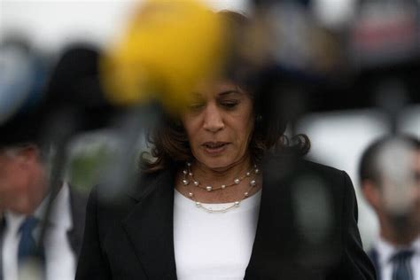 Opinion Kamala Harris Is Stuck The New York Times