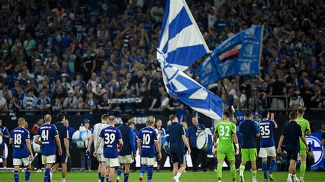 Schalke Unterliegt St Pauli Und Bleibt Im Tabellenkeller