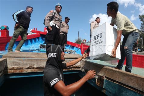 Distribusi Logistik Pemilu Ke Pulau Terluar Aceh ANTARA Foto