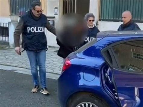 L Aquila Furto In Una Gioielleria In Centro Colpo Da Mila Euro Il