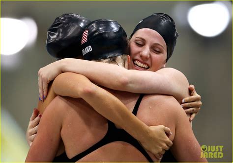 U S Womens Swimming Team Wins Gold In 4x200m Relay Photo 2695444