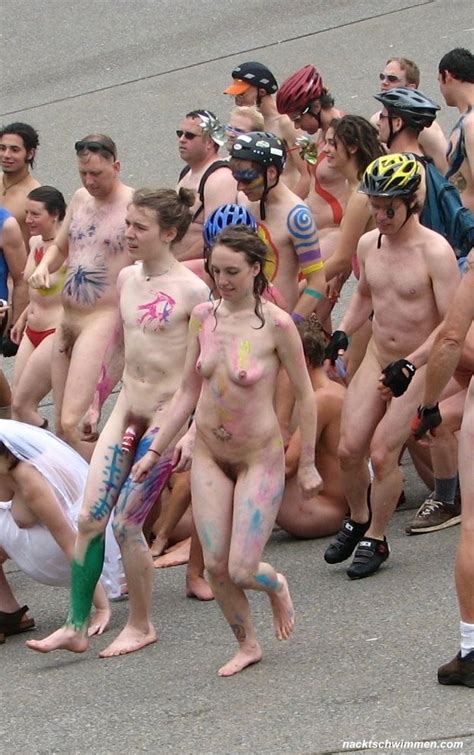 World Naked Bike Ride Bodypainting Fkk Bilder Und Fotos