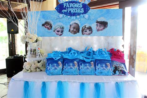 Frozen Birthday Party Set Up Favors And Prizes Table Set Up Frozen