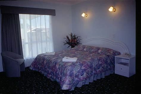 Runaway Bay Motor Inn (Gold Coast, Australia), Gold Coast hotel ...