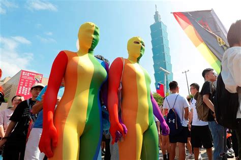 Taipei exhibe el desfile del Orgullo Gay más nutrido de Asia