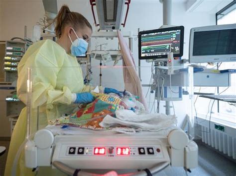 Notstand In Kinderkliniken Wenn Eltern Den Personalmangel Auffangen