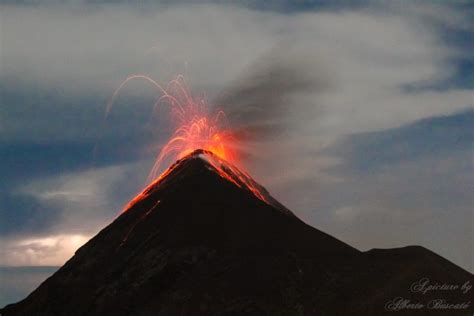 Ascenso al volcán Acatenango y fuego Un espacio de