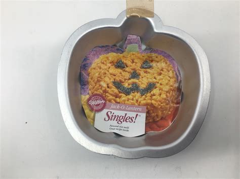 New Wilton Halloween Singles Jack O Lantern Pumpkin Mini Baking Pan