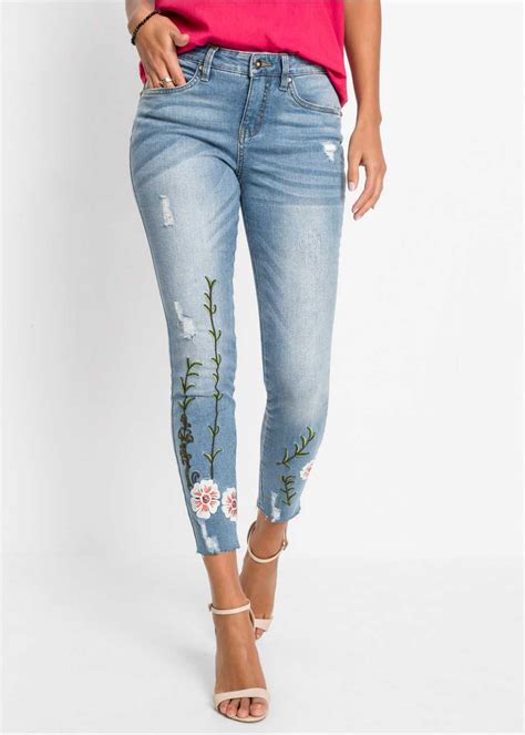 Hübsche Jeans Mit Bezaubernder Stickerei Und Used Effekten Hellblau Denim