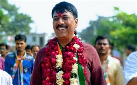 41 Year Old 4 Term Mla Amit Chavda Becomes Gujarat Congress President