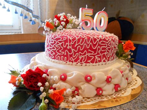 Что подарить женщине на 50 лет: практичные и оригинальные подарки