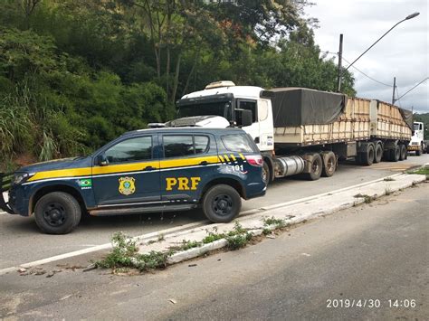 Caminhoneiro é preso em Teófilo Otoni por uso de placa e documentos