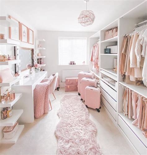 49 Pretty Feminine Walk In Closet Design Ideas Digsdigs