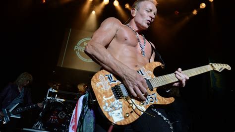 Def Leppard Guitarist Phil Collen Reflects On 30 Years Of “hysteria” Wgn Radio 720 Chicagos