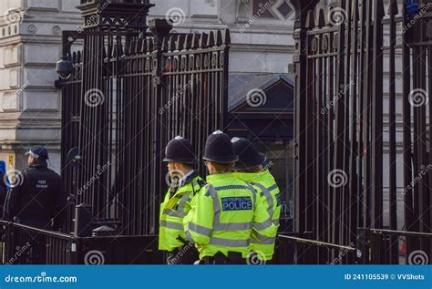 Police Officers Outside Downing Street London Uk Editorial Stock