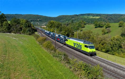 465 005 Hornussen Mit Einem Umgeleiteten Autozug Nach Domo Flickr