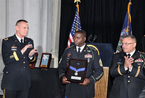 Long-delayed Medal of Honor awarded to Harlem Hellfighters' Sgt. Henry Johnson displayed in New ...