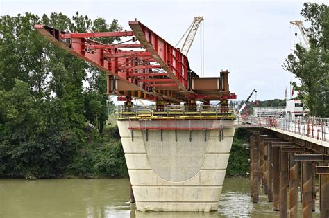 Pont de Camélat en Agenais 70 mètres de charpente métallique poussés