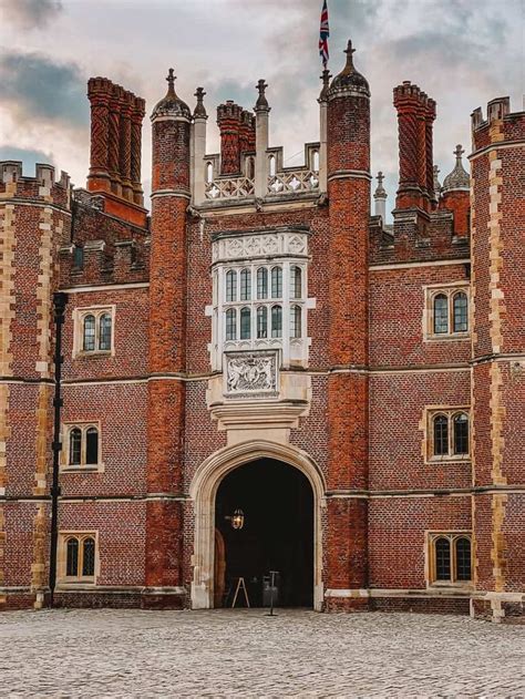 Anne Boleyn In Hampton Court Palace How To Find Secret Symbols