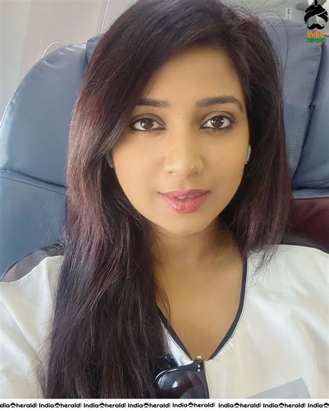 Singer Shreya Ghoshal Latest Hot Photos Collection Set