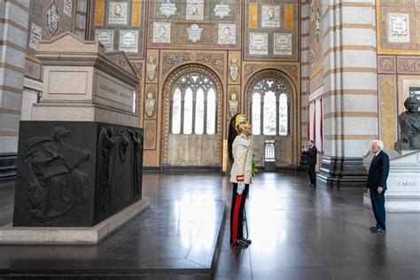 Il Presidente Mattarella Al Famedio Del Cimitero Monumentale Per Le