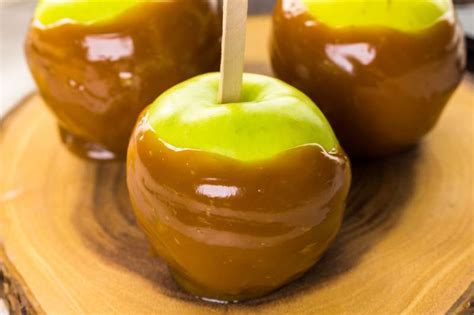 20 Easy Caramel Apple Recipes | Homesteading Simple Self Sufficient Off ...